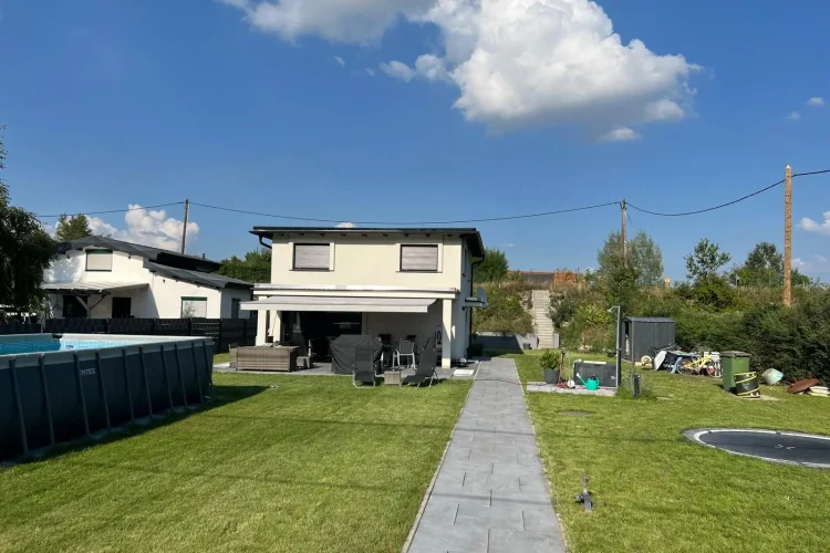 Projekt 4 - Media (1)